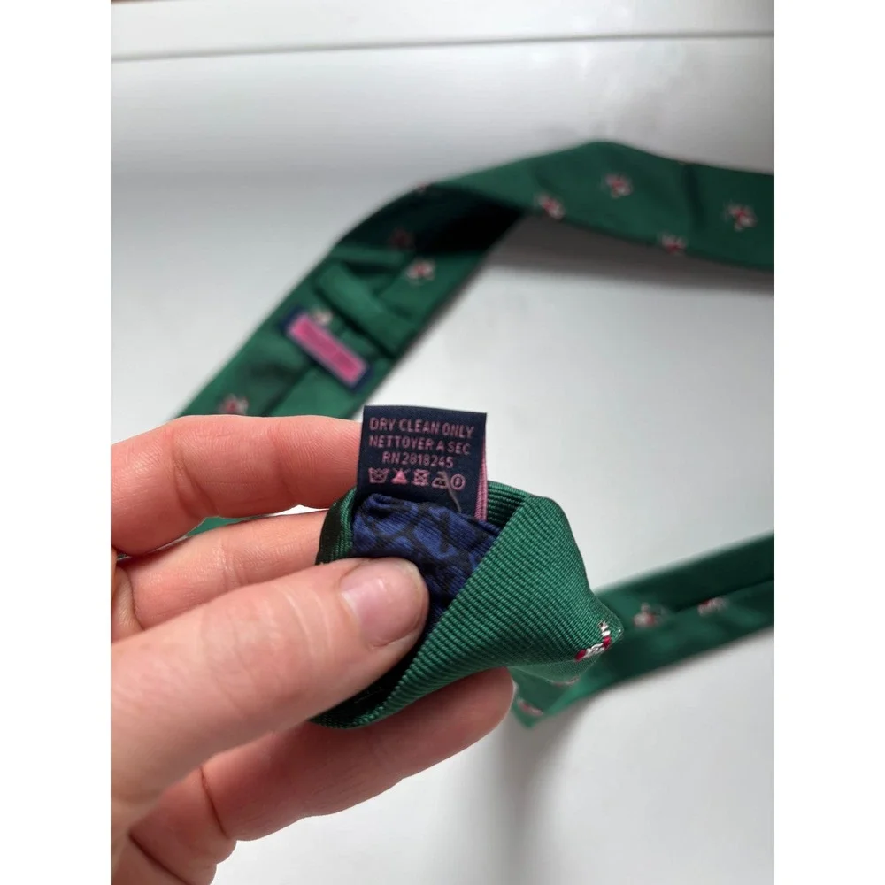 Vineyard Vines Green‎ Skiing Santa Christmas Holiday Silk Tie USA Made